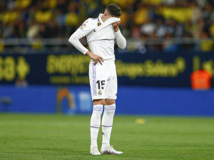 Federico Valverde může zmeškat až 12 zápasů za úder do obličeje Alexe Baeny