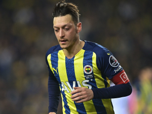 Z fotbalisty politikem? Mesut Özil kandiduje v tureckých parlamentních volbách