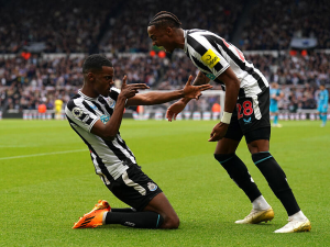 Newcastle doma rozdrtil Tottenham 6:1. Ten se propadá čím dál hlouběji