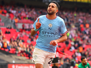 Ve finále FA Cupu uvidíme na derby o Manchester. Citizens vyřadili Sheffield United a Red Devills po penaltovém rozstřelu Brighton