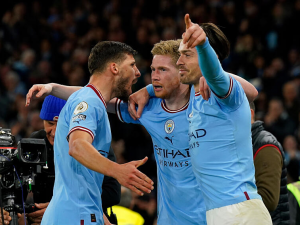 Galapředstavení De Bruyneho s Haalandem nejspíše rozhodlo o titulu. Manchester City porazil Arsenal 4:1