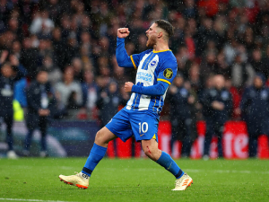 Liverpool je v kontaktu s Alexisem Mac Allisterem. Do Brightonu by měl opačnou cestou zadarmo zamířit veterán Milner