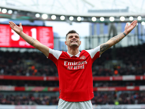 Xhaka se vrací do Bundesligy, smlouvu podepsal v Leverkusenu