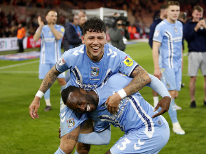 O Premier League se ve Wembley utkají trpaslíci z Lutonu a Coventry