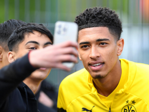 Real Madrid by během příštího týdne měl s Borussií Dortmund dořešit přestup Bellinghama. Zbývá doladit bonusy