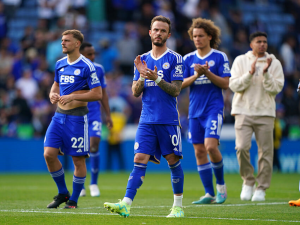 Leicester a Leeds sestupují z Premier League. Aston Villa zabrala poslední místo v evropských pohárech