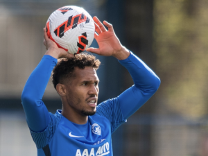 Gebre Selassie ukončil svou fotbalovou kariéru. Zlomenina překazila plány, byl ale už dopředu rozhodnutý