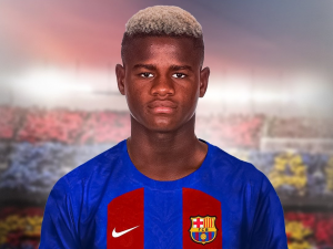 Barcelona dotahuje příchod mladičkého stopera Kayeho 