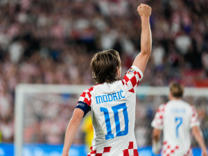 Luka Modrič odmítl nabídku 200 milionů liber, aby následoval Karima Benzemu do Saúdské Arábie