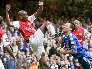 Arsenalu bude proti Chelsea chybět Eduardo a zřejmě také Diaby