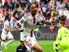 Manchester City a PSG monitorují hvězdičku Lyonu Barcolu