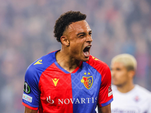 O hvězdu Eura U21 Ndoyeho mají zájem nejen kluby z Premier League