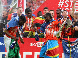 Luton Town zbrojí na Premier League. Fanoušci jsou ale oprávněně skeptičtí