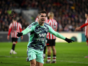 Tottenham dokončuje přestup Manora Solomona