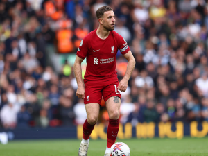 Kapitán Liverpoolu Jordan Henderson odmítl Saudskou Arábii a zůstává na Anfield Road