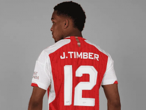 Arsenal představil další posilu. Je jí mladý Nizozemec Timber z Ajaxu