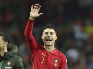 Cristiano Ronaldo se zapsal do Guniessovy knihy rekordů jako nejlépe placený sportovec v roce 2023