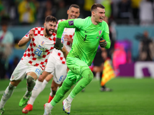 Bronzový chorvatský gólman Livakovič bude chytat za Fenerbahce