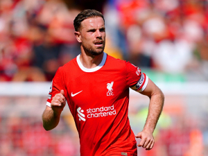 Jordan Henderson po 12 letech opustil Liverpool. Jeho kontroverzní přestup do Al Ettifaqu je terčem kritiky