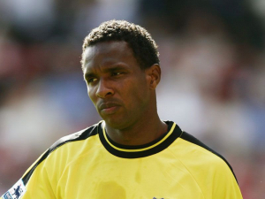 Moderátor Shaka Hislop zkolaboval v přímém přenosu. Nyní je při vědomí a plně komunikuje, stav je stabilizován 