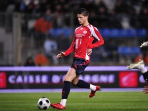 Debut Mirallese se opět odkládá
