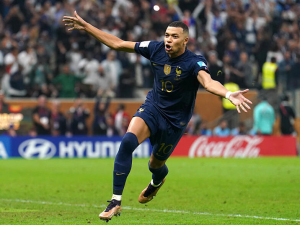 PSG chce Mbappého poslat na hostování. Zájem mají 3 kluby z Premier League