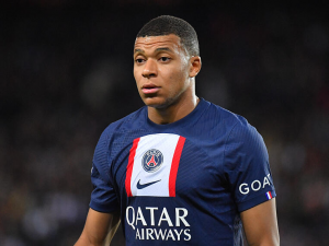 Kylian Mbappé se rozhoduje o své budoucnosti. Ve hře je i přestup do Premier League