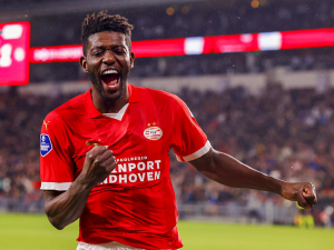 Liverpool a Bayern mají vyhlédnutou posilu na defenzivního záložníka v nizozemském PSV