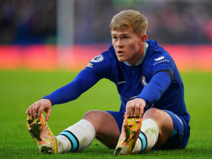 Talentovaný mladík Lewis Hall z Chelsea by měl přestoupit za 30 milionů liber do Newcastlu