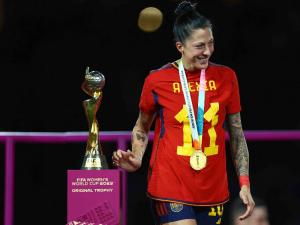 Španělské fotbalistky stojí proti prezidentovi federace. Může za to euforická pusa