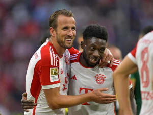 Tohle Bayern potřeboval! Harry Kane dvěma góly sestřelil Augsburg