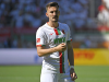 Slabá Borussia Dortmund hledá posilu do útoku. Blízko je Berisha z Augsburgu