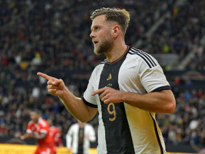 Král střelců Bundesligy Niclas Füllkrug by mohl zamířit do Borussie Dortmund. Ta nadále hledá útočníka