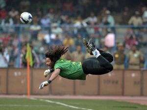 Dnes se podíváme zpátky do minulosti na to, jak před 28 lety předvedl kolumbijský brankář René Higuita legendárního škorpiona v utkání proti Anglii ve Wembley