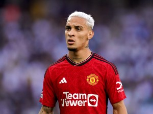 Manchester United bere vážně obvinění z domácího násilí vůči Antonymu. Hráče z kádru zatím nevyřadil
