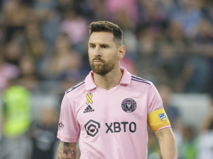Lionel Messi jako nehrající kapitán a asistent trenéra. Proč byl v zápise o utkání proti Bolívii zapsán jako asistent?