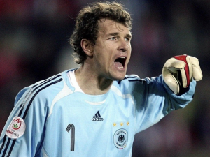 Masakr motorovou pilou. Jens Lehmann má psychické problémy. Na sousedovu garáž zaútočil motorovkou