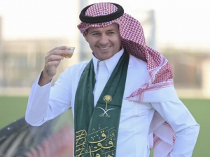 Saudská Arábie slaví státní svátek. Ronaldo i Gerrard pózovali v tradičním kroji