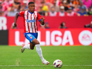 Real Madrid a Barcelona zápasí o devatenáctiletého talenta z La Ligy