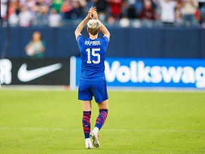 Potlesk ve stoje vyprovodil Megan Rapinoe, legenda ženského fotbalu ukončila kariéru v reprezentaci