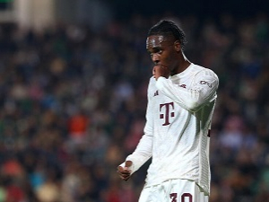 Osmnáctiletý klenot Mathys Tel si získává pozornost trenéra Tuchela