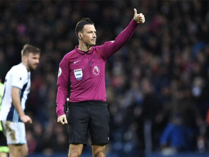 Mark Clattenburg říká, že rozhodčí, kteří se přidají k Saúdské Arábii, by mohli být vyloučeni z mistrovství světa.