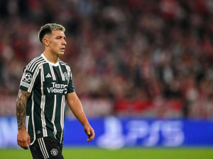 Lisandro Martinez bude Manchesteru United nějakou dobu chybět. Vrátilo se mu zranění