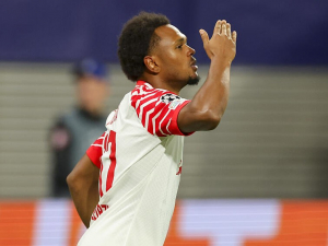 Přestupové spekulace: Openda do Liverpoolu, náhrada za Neuera a posila pro Mourinha