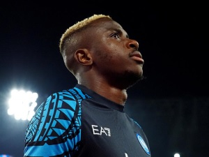 Neapol udělá z Osimhena nejlépe placeného hráče Serie A, Chelsea bude muset počkat
