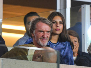 Sira Jima Ratcliffa čeká v Manchesteru United první přestupové okno, jeho počínání v Nice však fanouškům nahání strach