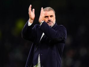Tottenham je v čele tabulky, ale Postecoglou po výhře nad Fulhamem zuřil. Podle něj odehráli jeho svěřenci nejhorší poločas od jeho příchodu