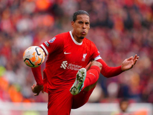 Virgil van Dijk představil nové pravidlo v Liverpoolu