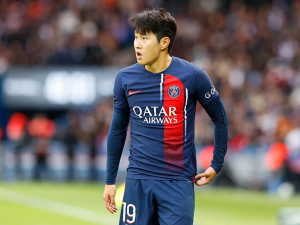 Zapomeňte na Mbappého. Nejvíce se v PSG prodávají dresy Korejce Leeho