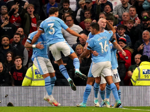 Manchester je po výhře Cityzens 3:0 opět modrý. Obránci Manchesteru United ukázali, jak nebránit Erlinga Haalanda